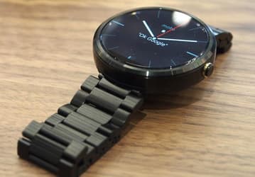 Начались продажи умных часов Moto 360