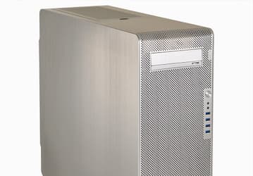 Корпус Lian Li PC-V1000L предлагает большие возможности для расширения и простор для охлаждения