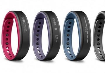 Garmin Vivosmart совмещает в себе функции фитнес-трекера и «умных» часов