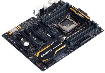 Системная плата Gigabyte X99-SLI оснащена семью слотами PCIe и восемью слотами для модулей памяти DDR4