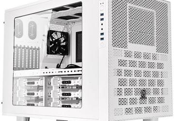 Компьютерный корпус Thermaltake Core X9 Snow Edition окрашен в белый цвет