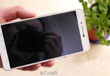 Смартфон Vivo Xplay 5S по своим характеристикам практически не будет отличаться от модели Xplay 3S