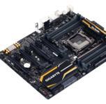 Системная плата Gigabyte X99-SLI оснащена семью слотами PCIe и восемью слотами для модулей памяти DDR4