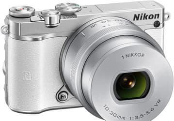 Беззеркальная камера Nikon 1 J5 со сменными объективами позволяет снимать видео 4К