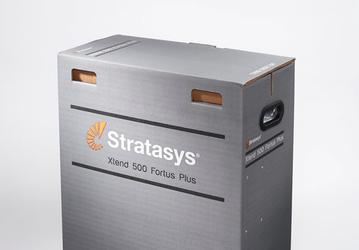 Одной упаковки материала Stratasys Xtend 500 Fortus Plus хватает на 200 часов работы 3D-принтера