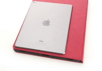 Фото дня: часть корпуса планшета Apple iPad Pro в сравнении с iPad Air 2
