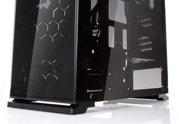 Компьютерный корпус In Win 805 из стекла и алюминия оснащен разъемом USB Type-C
