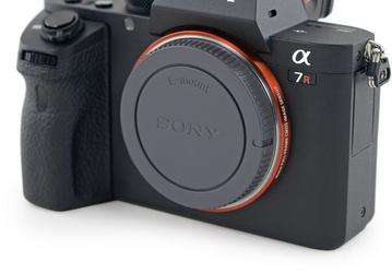 В iFixit посчитали слишком сложным устройство камеры Sony a7R II