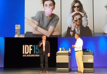 Intel и Fossil показали умные часы, похожие на Moto 360