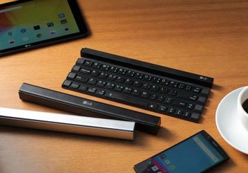 Клавиатура для планшетов LG Rolly Keyboard отличается жесткой конструкцией и необычной формой в неиспользуемом состоянии