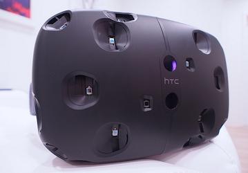 Шлем виртуальной реальности HTC Vive будет доступен ограниченным тиражом в этом году