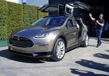 Американцы получат первые кроссоверы Tesla Model X до конца сентября