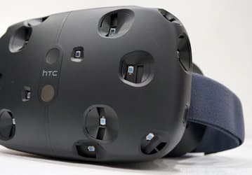 Шлем виртуальной реальности HTC Vive поступит в продажу в апреле 2016