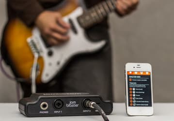 Устройство JamBlaster позволяет подключить к интернету музыкальный инструмент