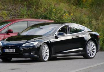 Общие продажи Tesla Model S превысили 100 000 машин, но самым популярным электрокаром остается Nissan Leaf с вдвое лучшим результатом
