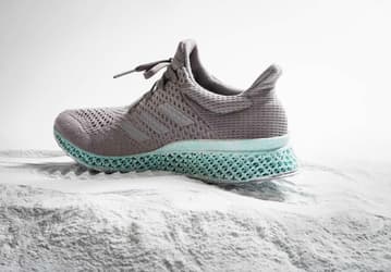 Adidas и Parley for the Oceans показали, что обувь можно делать из пластиковых отходов, собранных в океане
