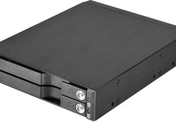 Корзина SilverStone FS212 позволяет установить вместо трех оптических приводов дюжину накопителей типоразмера 2,5 дюйма
