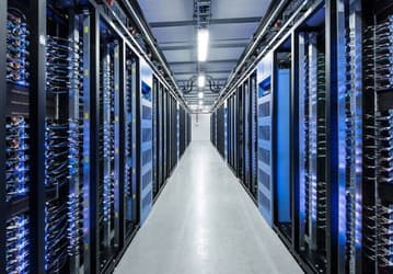 Facebook и Google привлекают к выпуску серверов новых контрактных производителей 