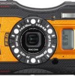 Камера Ricoh WG-5 GPS выдерживает мороз до -10°С, падения с высоты до 2,2 м и погружения на глубину до 14 м