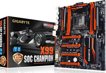 Разъемы DIMM на системной плате Gigabyte X99-SOC Champion закреплены методом поверхностного монтажа