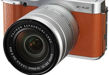 Беззеркальная камера Fujifilm X-A2 серии Х оснащена поворотным дисплеем