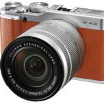 Беззеркальная камера Fujifilm X-A2 серии Х оснащена поворотным дисплеем
