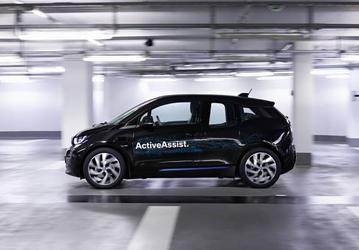 Автомобиль BMW i3 избегает столкновений и паркуется без участия водителя