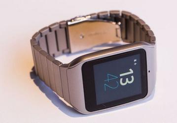 Sony привезла на CES 2015 металлические умные часы и «модный» браслет