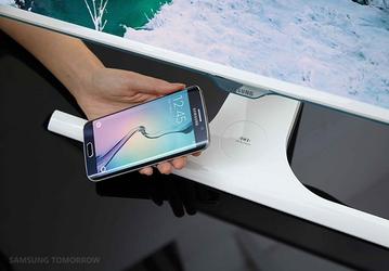 Samsung SE370: первые мониторы с беспроводным зарядным устройством Qi для смартфонов