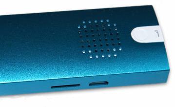 Микрокомпьютер Pipo X1 mini под управлением Windows 10 устанавливается в разъем HDMI