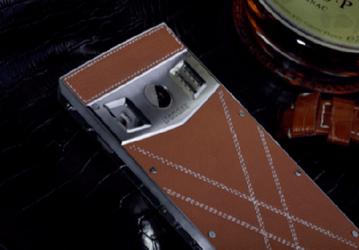 Doogee Titan T3 — смартфон с двумя экранами, старающийся быть похожим на Vertu
