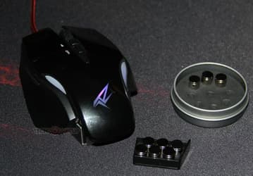 Игровая мышь Rosewill RGM-1100 подключается к компьютеру кабелем USB в оплетке с позолоченным разъемом