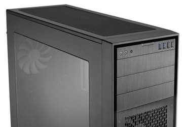 В компьютерном корпусе Corsair Obsidian 750D Airflow Edition есть девять слотов для карт расширения