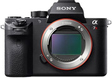 В камере Sony a7R II установлен полнокадровый датчик изображения типа BSI CMOS разрешением 42,4 Мп