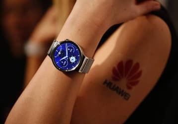В Китае часы Huawei Watch появятся лишь в следующем году