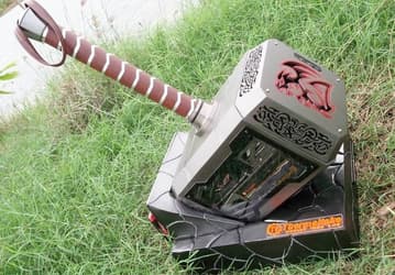 Thermalthor — ПК Thermaltake, выполненный в виде молота Тора 