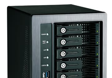 Сетевое хранилище Thecus N5810PRO оснащено пятью портами Gigabit Ethernet и встроенным источником бесперебойного питания
