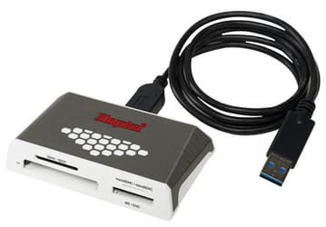 Представлено универсальное устройство для работы с картами памяти Kingston HS4 и карта памяти Kingston CF 600X объемом 64 ГБ