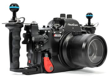 Подводный бокс Nauticam NA-A7II позволяет камере Sony A7 II погружаться на глубину до 100 м