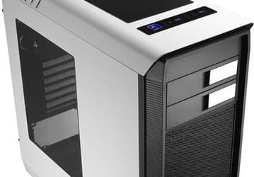 Компьютерный корпус AeroCool Aero-1000 предложен в двух цветовых вариантах