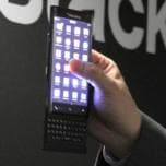 Компания BlackBerry показала на MWC2015 смартфон-слайдер с изогнутым экраном
