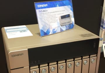 Сетевое хранилище QNAP TVS-863+ рассчитано на восемь накопителей типоразмера 2,5 или 3,5 дюйма