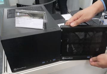 В корпусе SilverStone Sugo SG13 для плат типоразмера mini-ITX помещается СВО и карты расширения длиной до 267 мм