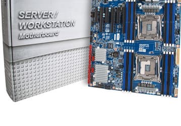 Системная плата Gigabyte MW70-3S0 поддерживает установку двух процессоров и трех 3D-карт