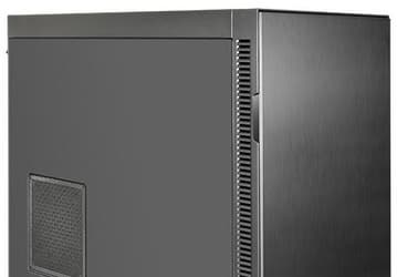 В корпусе Thermaltake Suppressor F51 акцент сделан на звукоизоляции