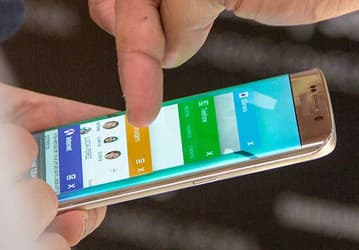 Apple может пойти по стопам Samsung в развитии мобильных устройств