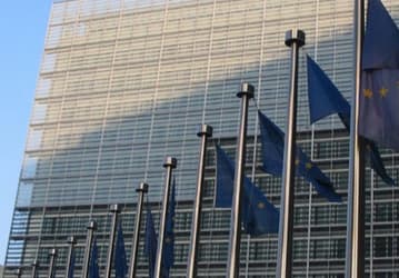 Еврокомиссия изучит целесообразность регулирования деятельности Google, Facebook, Amazon и других интернет-компаний