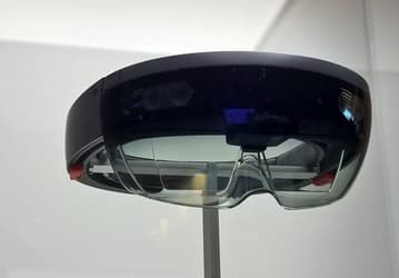 Samsung хочет работать с Microsoft над HoloLens