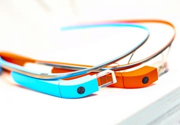 Проект Google Glass пополнится «родственными продуктами»