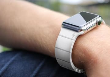Reserve Strap — ремешок для Apple Watch с собственным аккумулятором, использующий инженерный порт часов